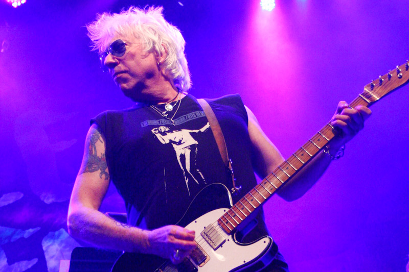 Rock star Ricky Byrd plays guitar in concert